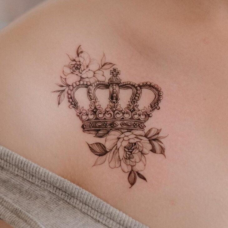 tatuagem de coroa com rosa
