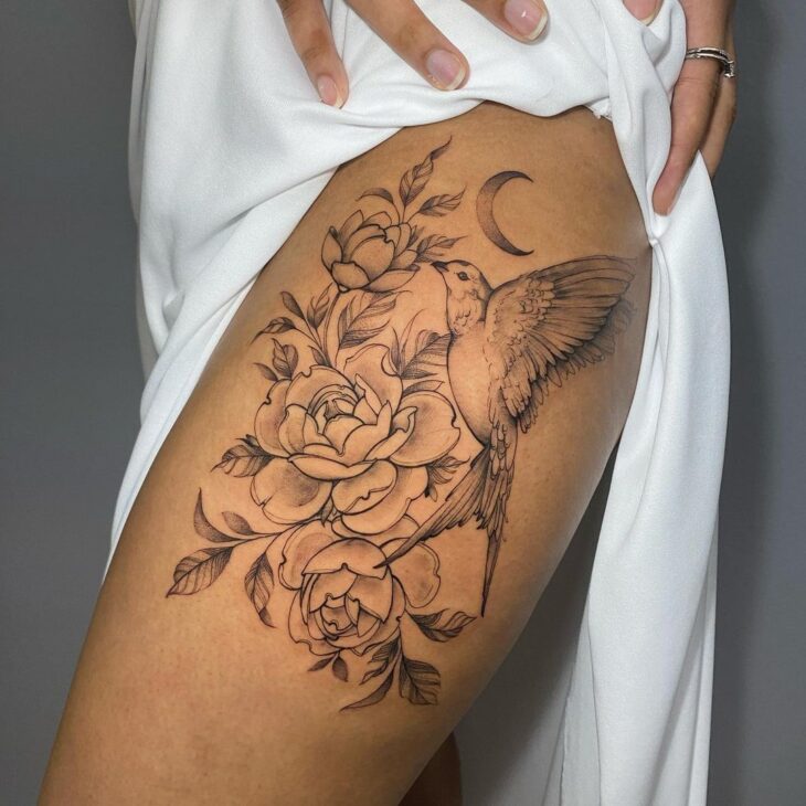 tatuagem pantera com flores feminina