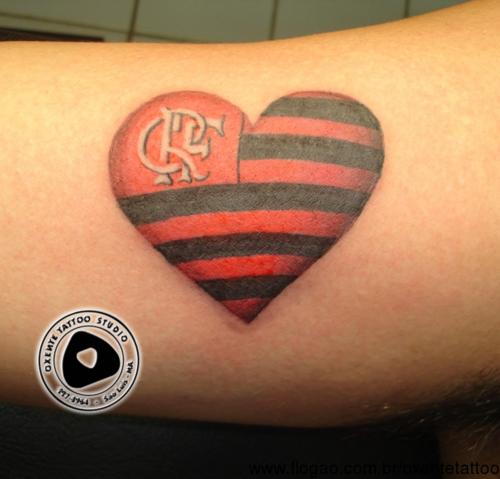 Onde fazer uma tatuagem delicada do Flamengo: Guia de locais