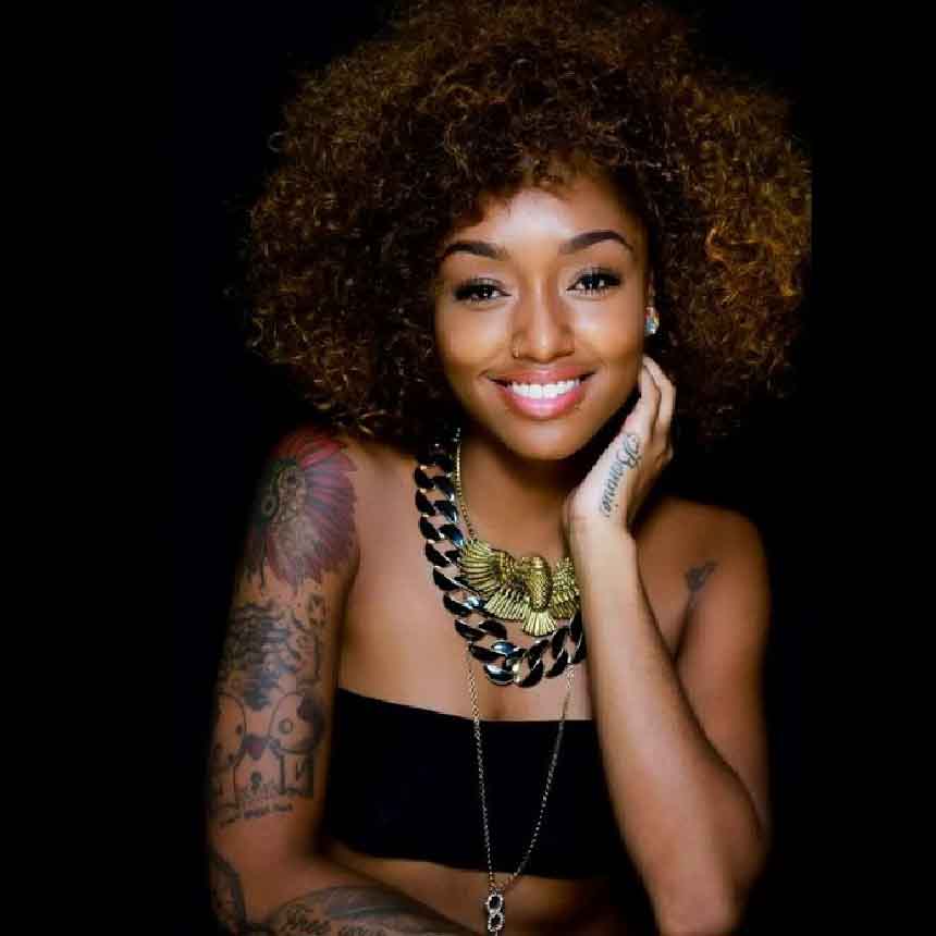 tatuagem preta em pele negra