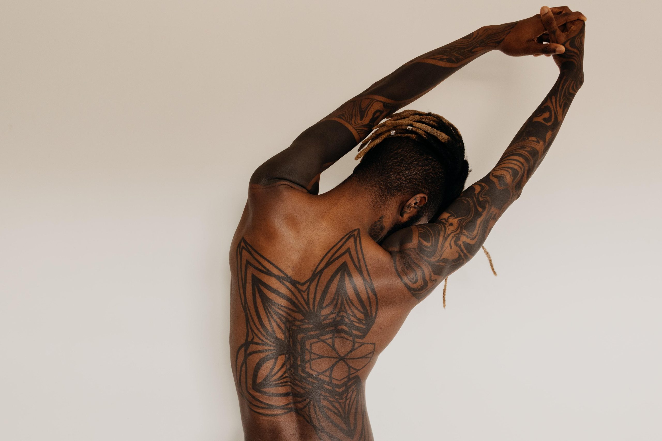 tatuagem blackwork pele negra
