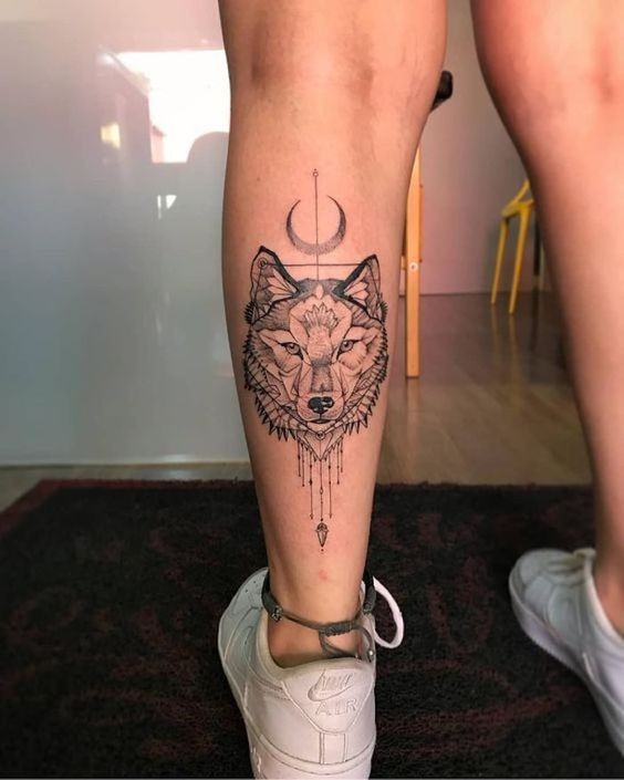 tatuagem panturrilha feminina ornamental