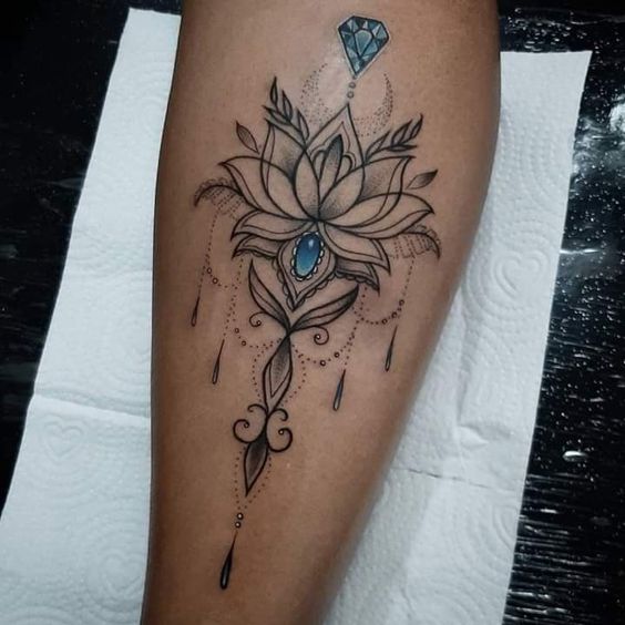 cuidados tatuagem panturrilha feminina