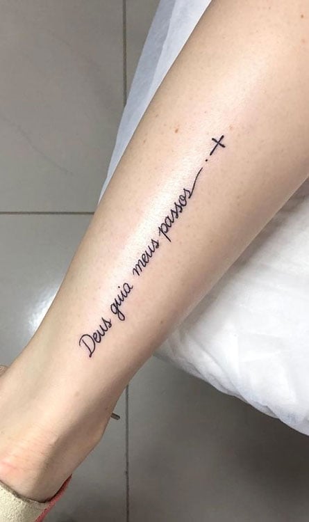 tatuagem feminina perna delicada