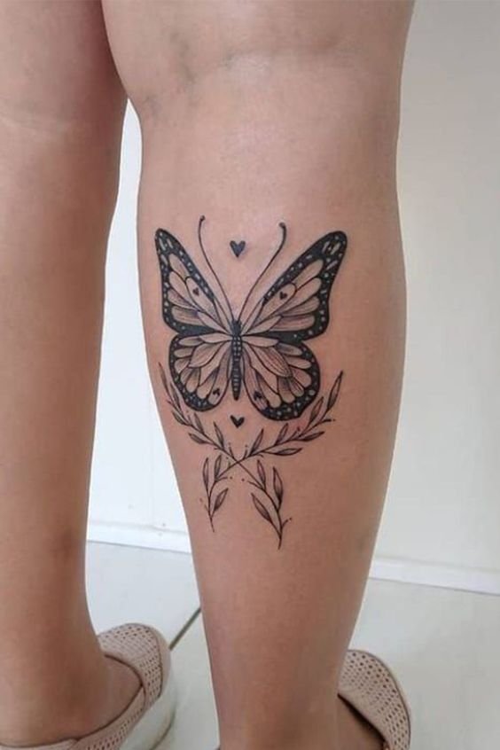 tatuagem feminina perna floral