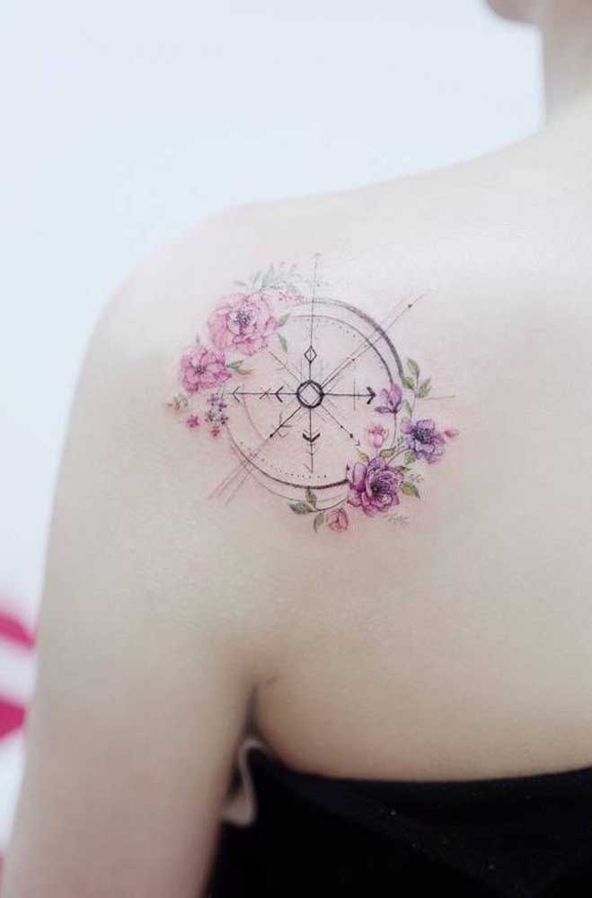 tatuagem feminina ombro