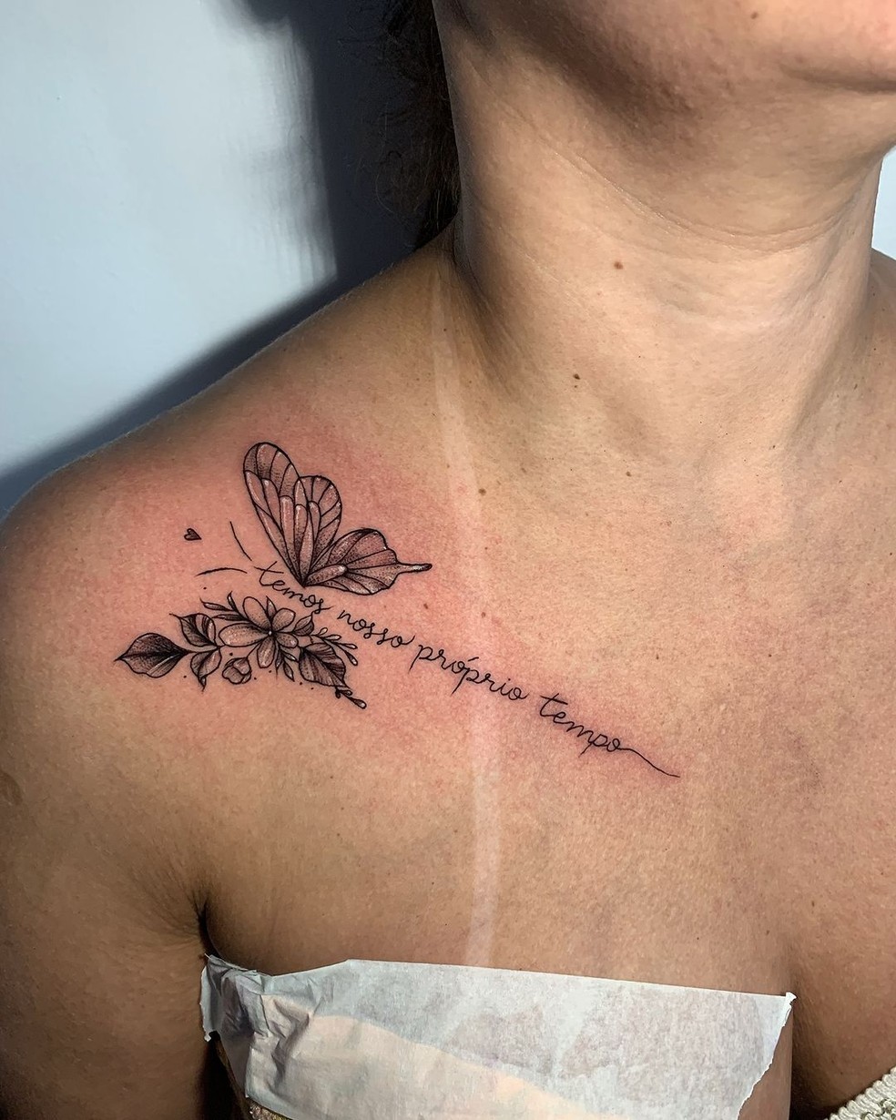 tatuagem feminina ombro