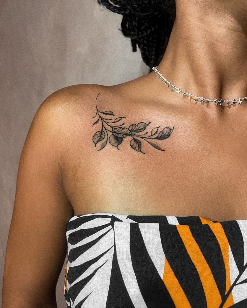 tatuagem feminina ombro