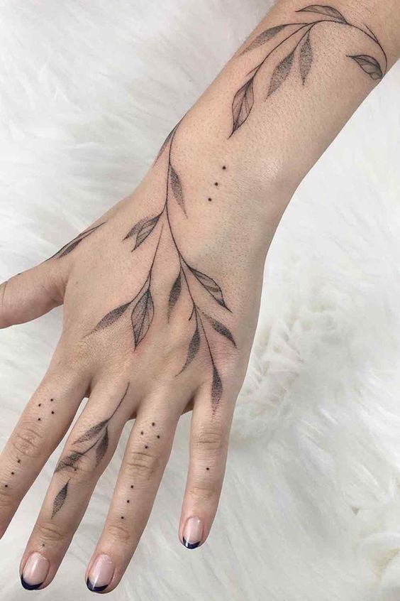 ideias de tatuagem para dedos femininas
