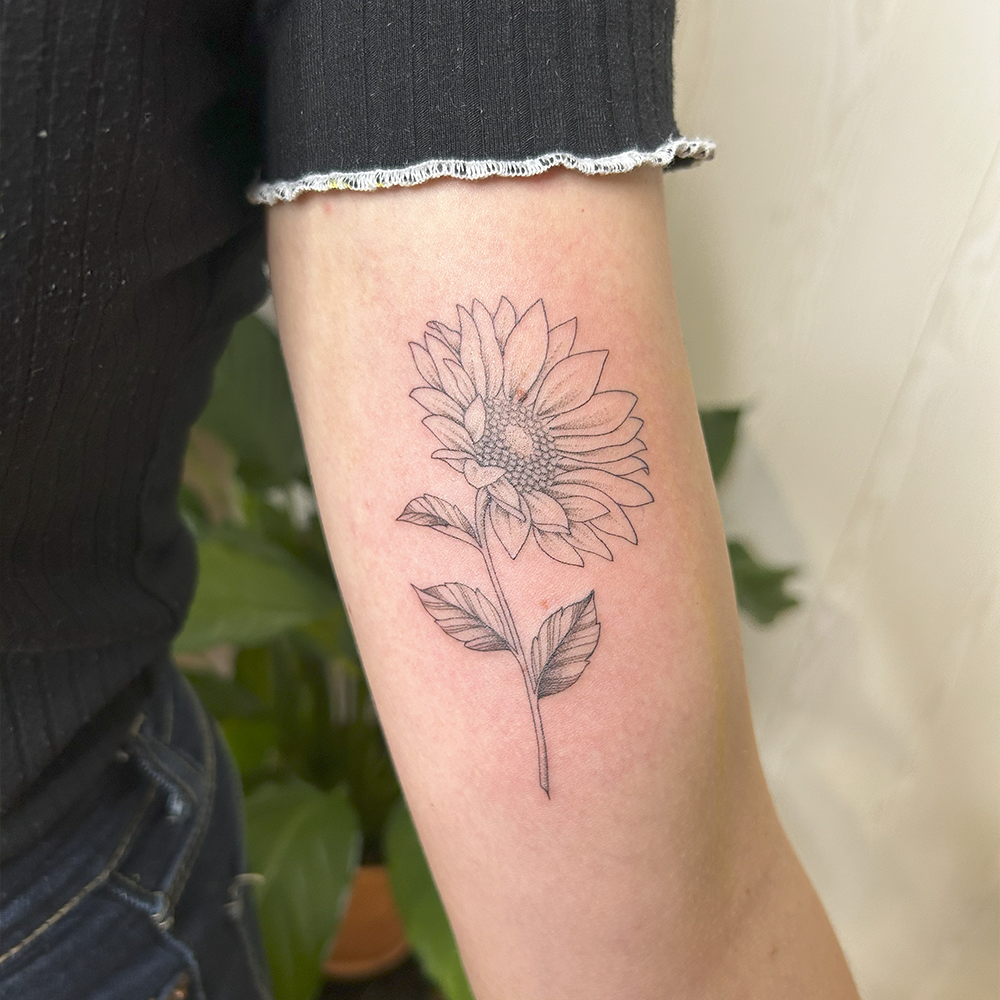 tatuagem fine line delicada masculina