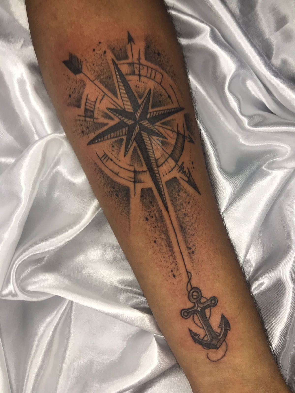 tatuagem fine line pescoço masculina