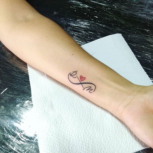 tatuagem infinito com âncora