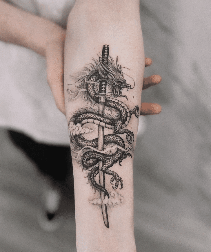 tatuagem nuca katana
