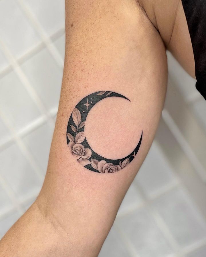 Lua e Sol: A Harmonia dos Opostos em Tatuagens