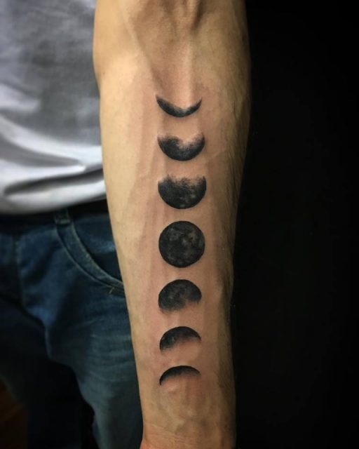 Tatuagem de Fases da Lua: Desvendando o Simbolismo e Ideias Criativas