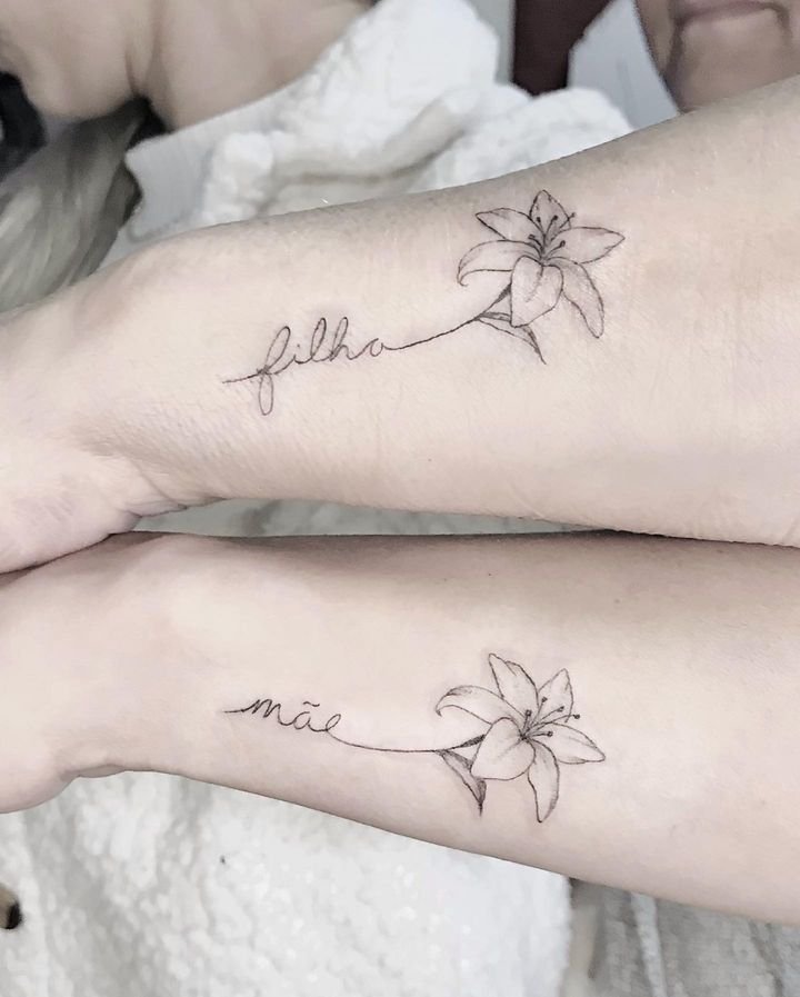 tatuagem mãe e filho delicada casal