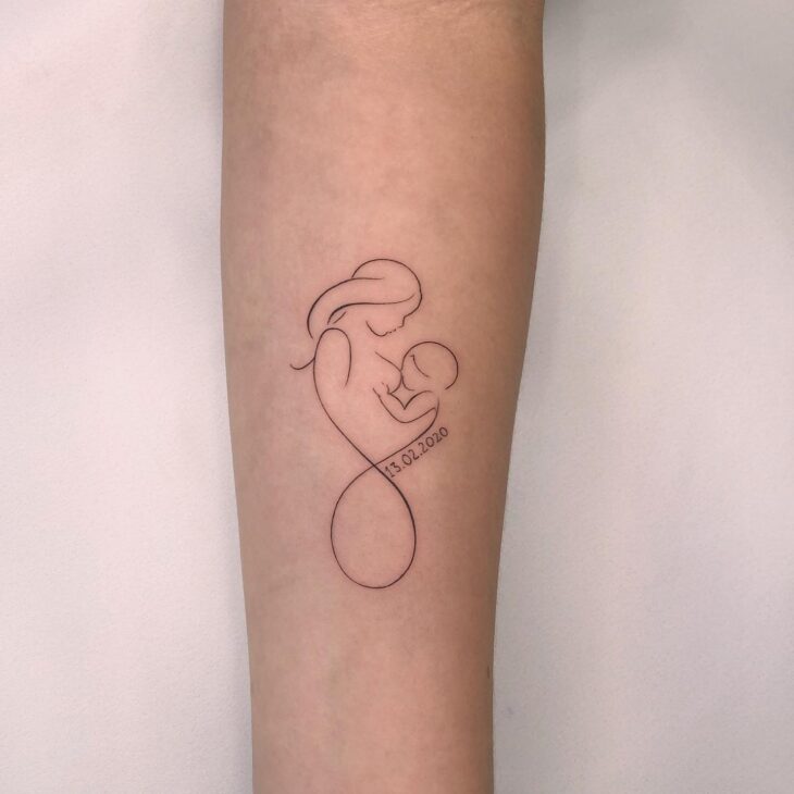 tatuagem mãe e filho delicada desenho