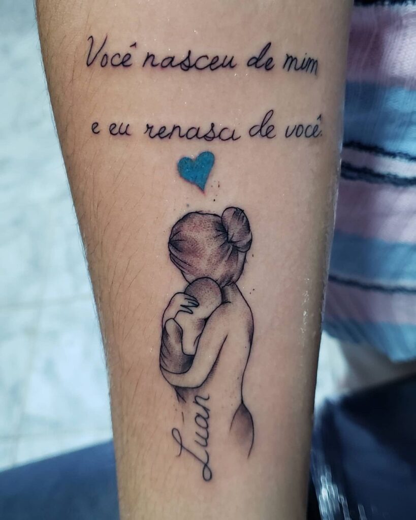 tatuagem mãe e filho delicada costela