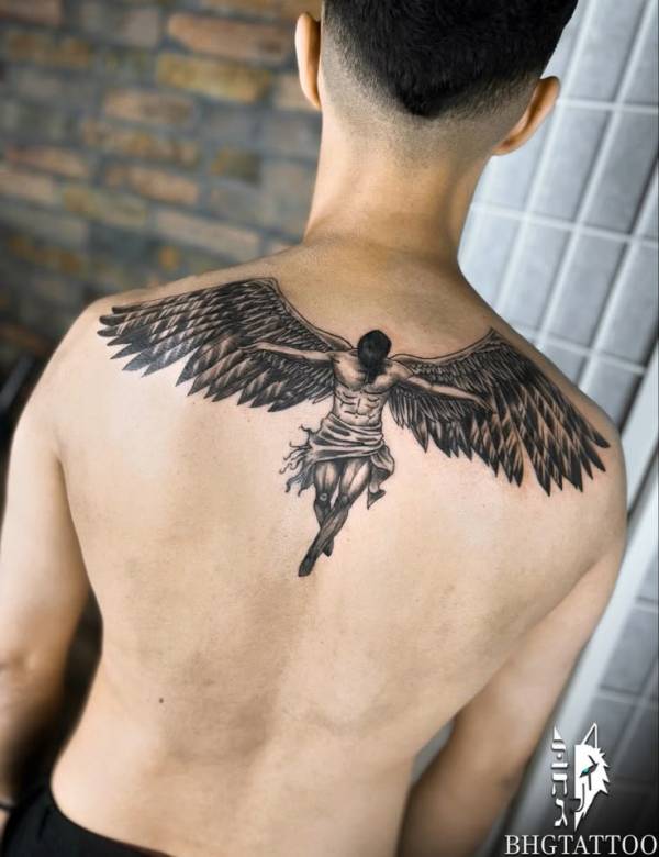 tatuagem costas minimalista