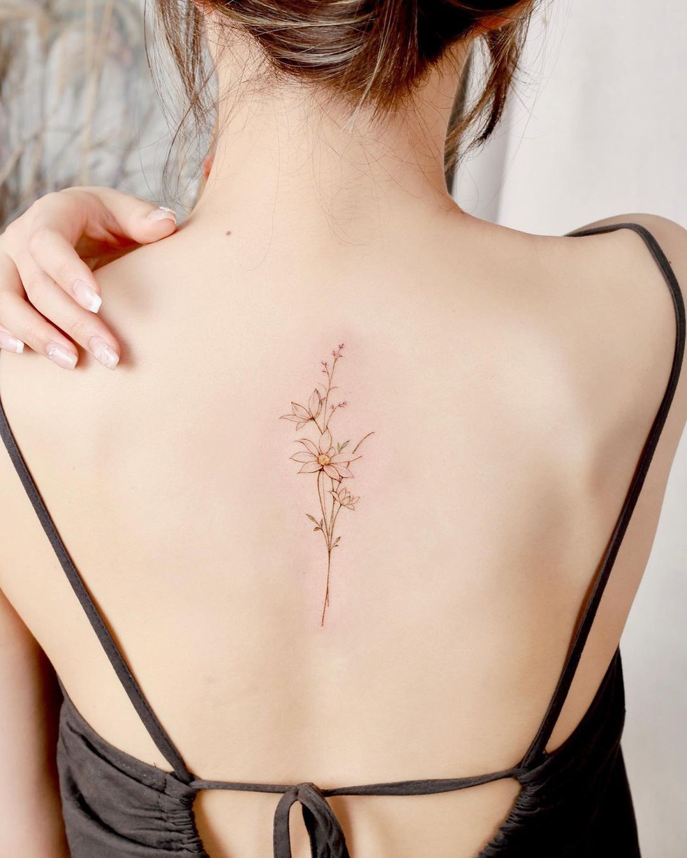 tatuagem costas geométrica