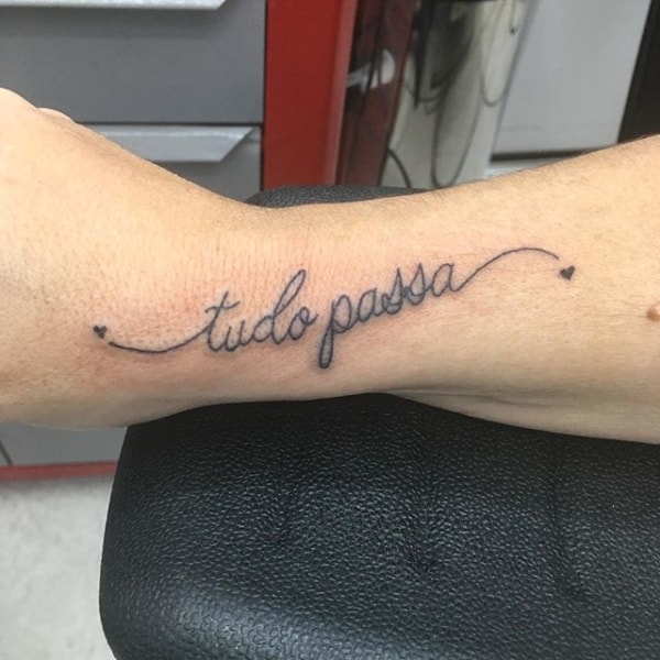 significado tatuagem lettering mão