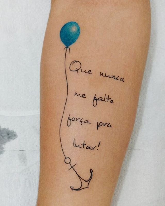 tatuagem frase dedo minimalista