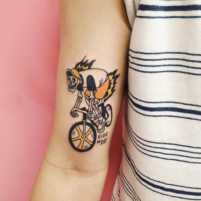 tatuagem de salmo antebraço masculino