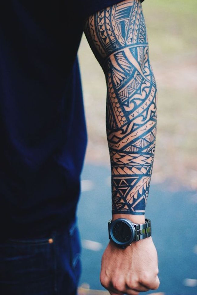 tatuagem de bracelete antebraço masculino
