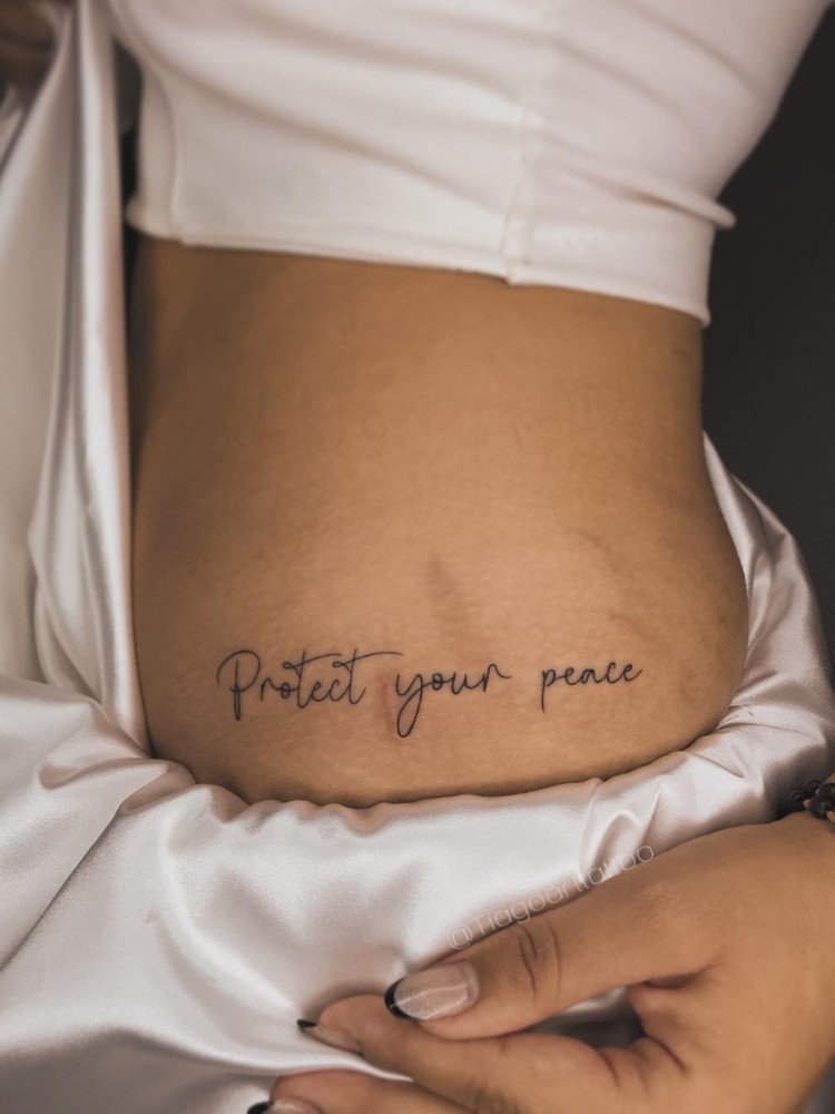 tatuagem no ombro seja forte e corajosa