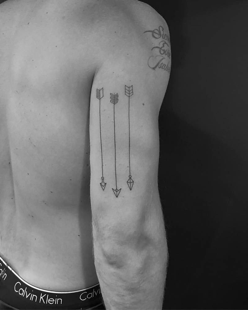 tatuagem no bíceps vs tríceps
