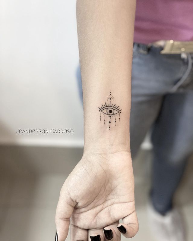 Guia Completo da Tatuagem de Olho Grego: Proteção e Simbolismo na Pele