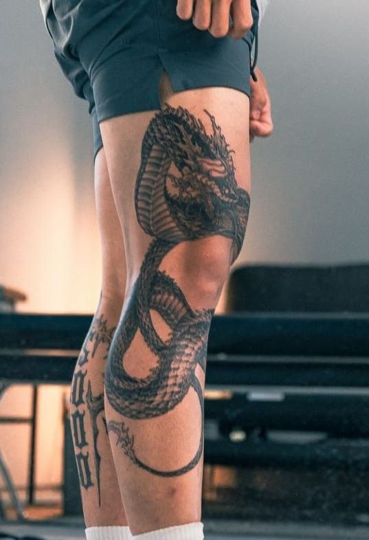 tatuagem maori perna masculina