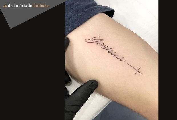 tatuagem religiosa preto e cinza