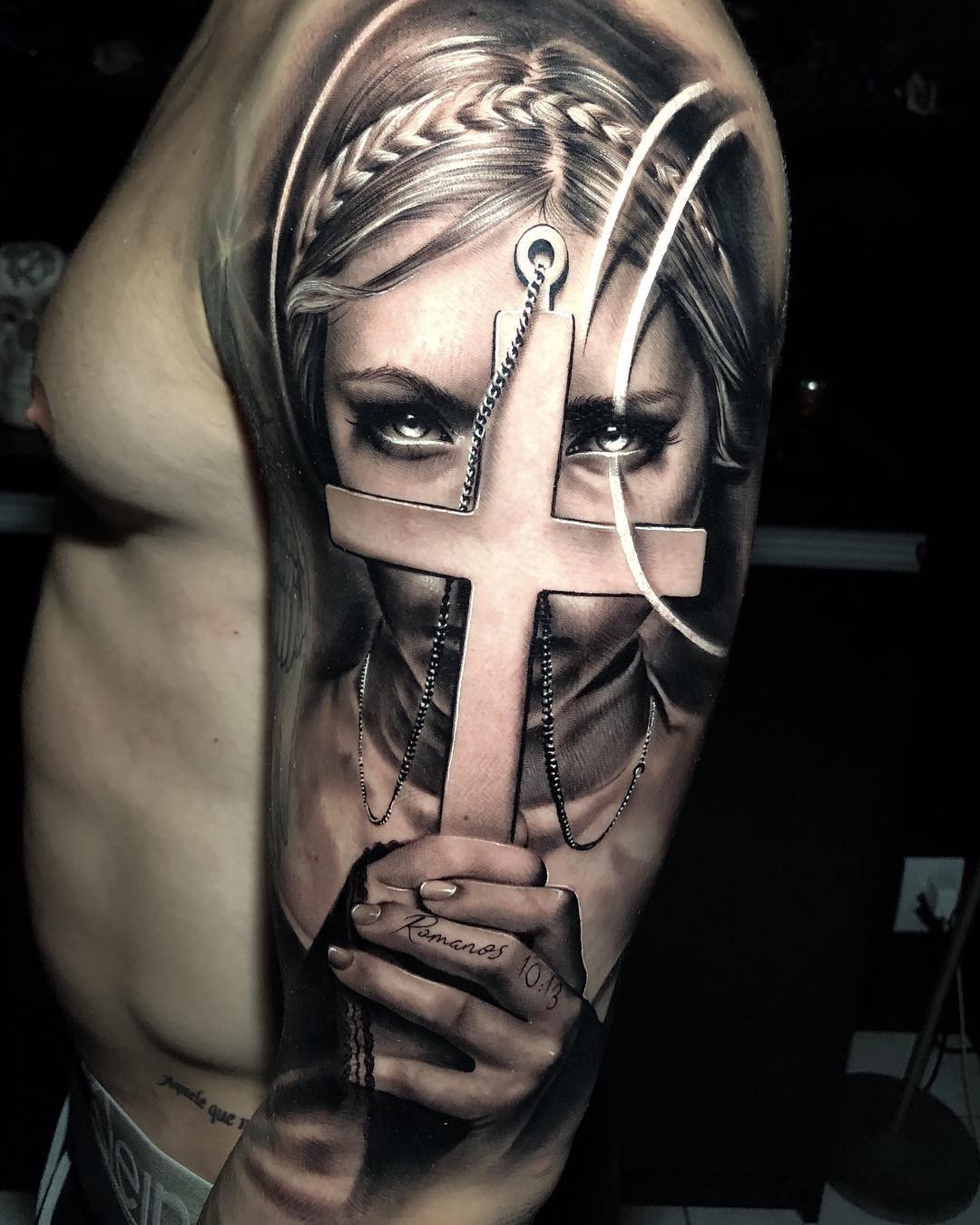 tatuagem religiosa costas