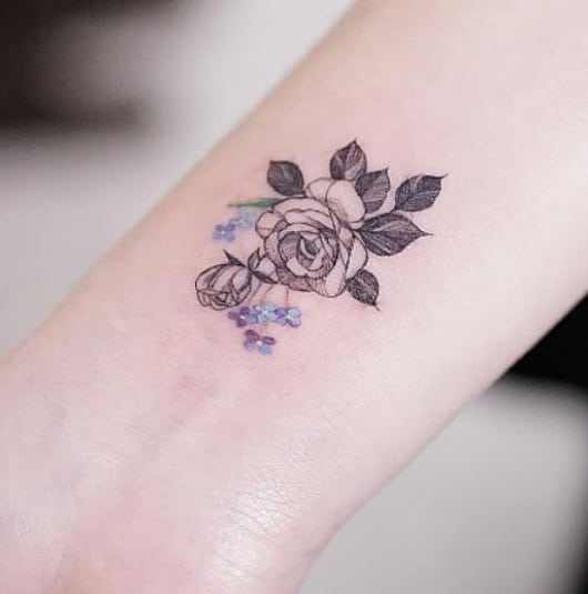 Do Clássico ao Moderno: Tendências em Tatuagens de Rosa