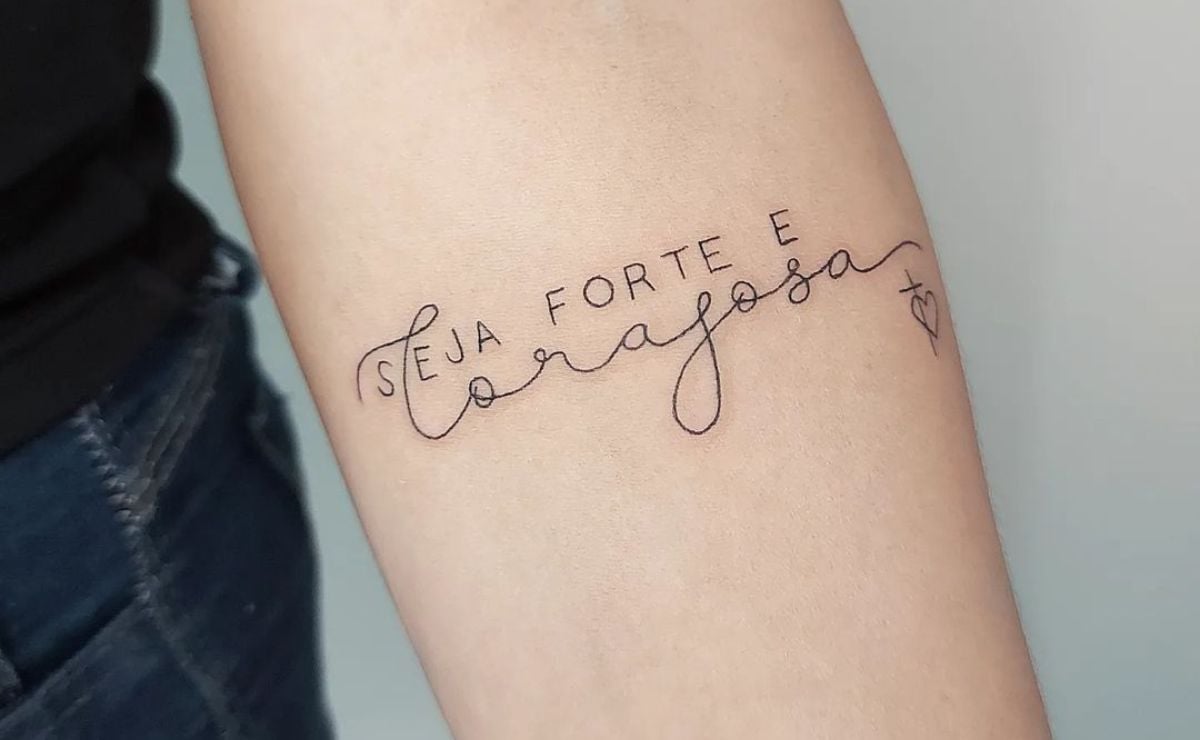 tatuagem costela seja forte e corajosa