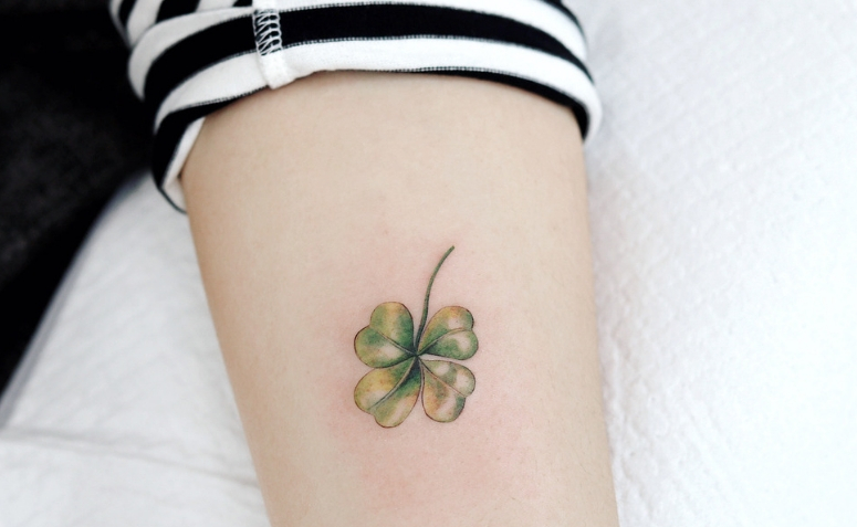 um Símbolo de Fé e Amor
3. Do Clássico ao Moderno: Explore os Estilos de Tatuagem de Trevo
4. Tatuagens de Trevo: Inspirações para Homenagear Pessoas Queridas
5. O Simbolismo Oculto do Trevo: Entenda Antes de Tatuar