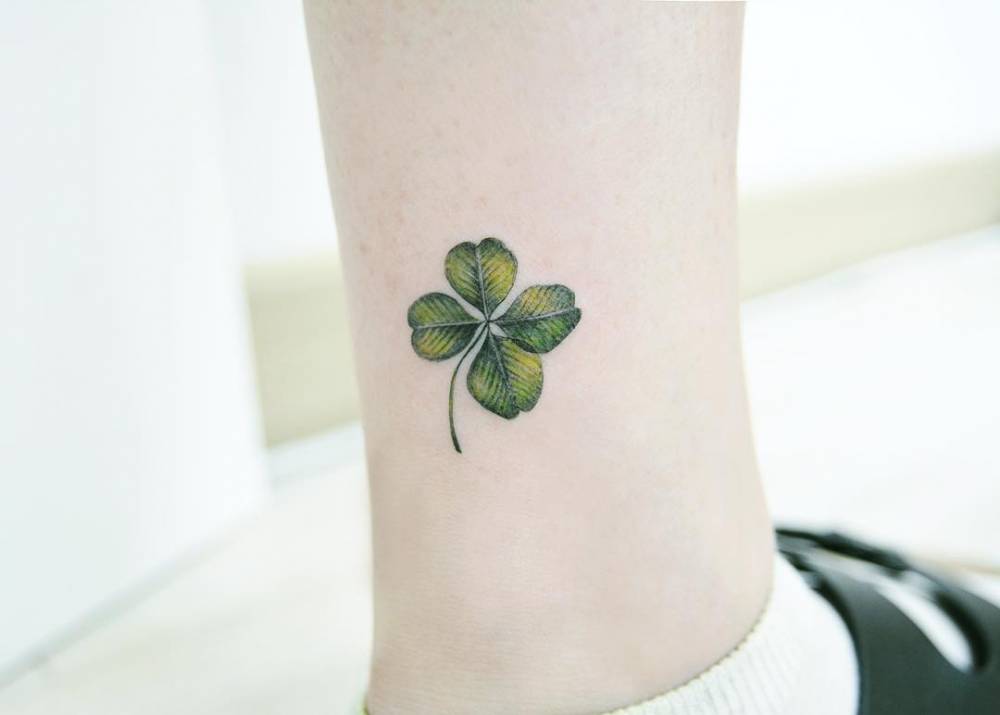um Símbolo de Fé e Amor
3. Do Clássico ao Moderno: Explore os Estilos de Tatuagem de Trevo
4. Tatuagens de Trevo: Inspirações para Homenagear Pessoas Queridas
5. O Simbolismo Oculto do Trevo: Entenda Antes de Tatuar