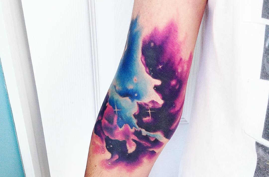 tatuagem fineline universo