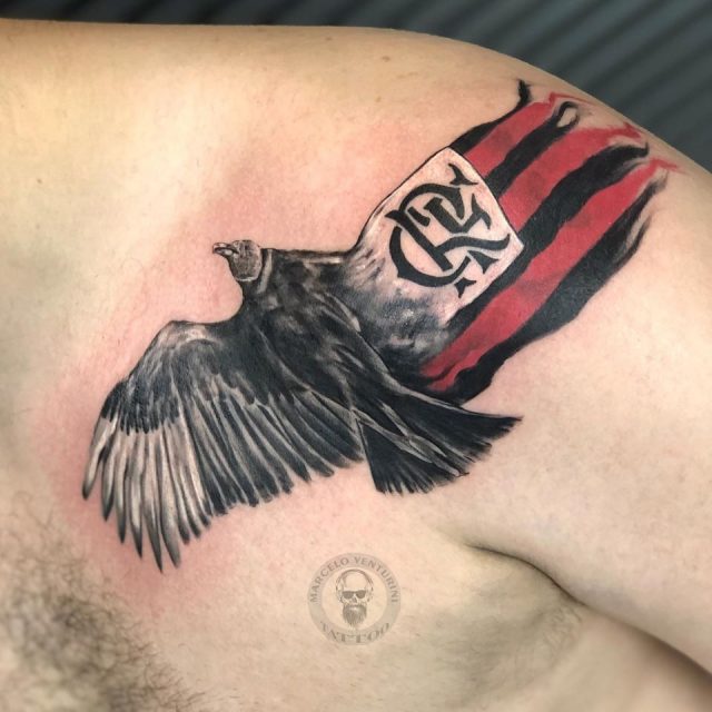 tattoo urubu flamengo braço
