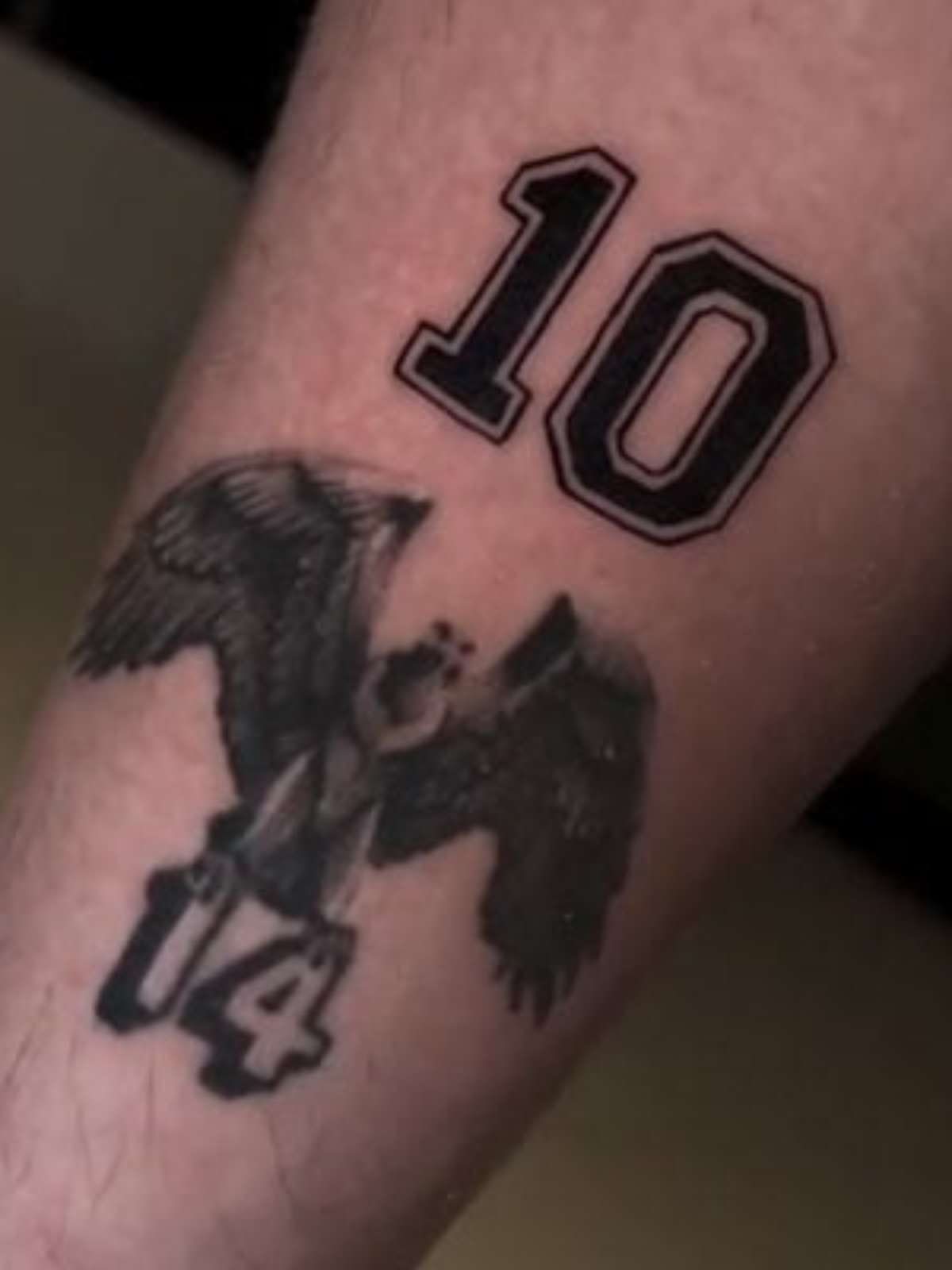 tatuagem urubu flamengo preto e cinza