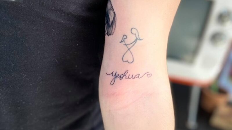 tatuagem yeshua escrita hebraica