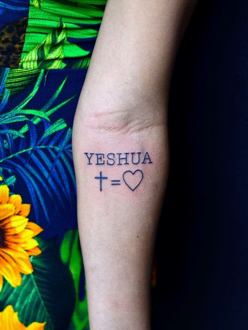 tatuagem yeshua antebraço