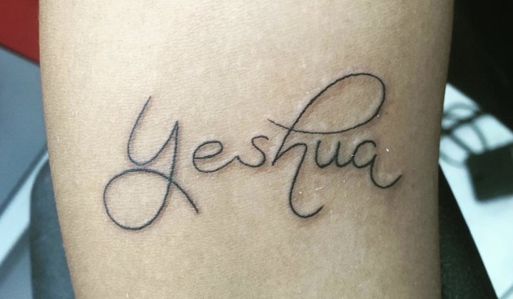 tatuagem nome de jesus em hebraico