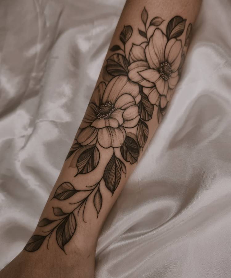 tatuagens de flores no braço