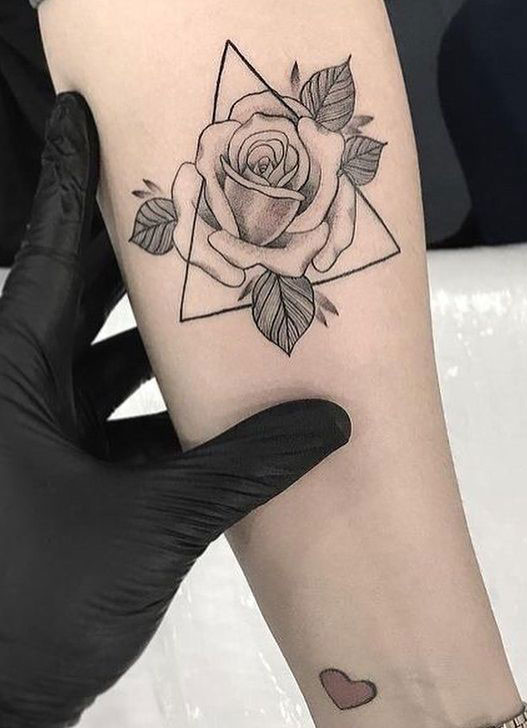 tatuagens de flores no braço