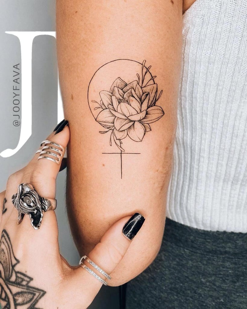 tatuagens de flores no braço