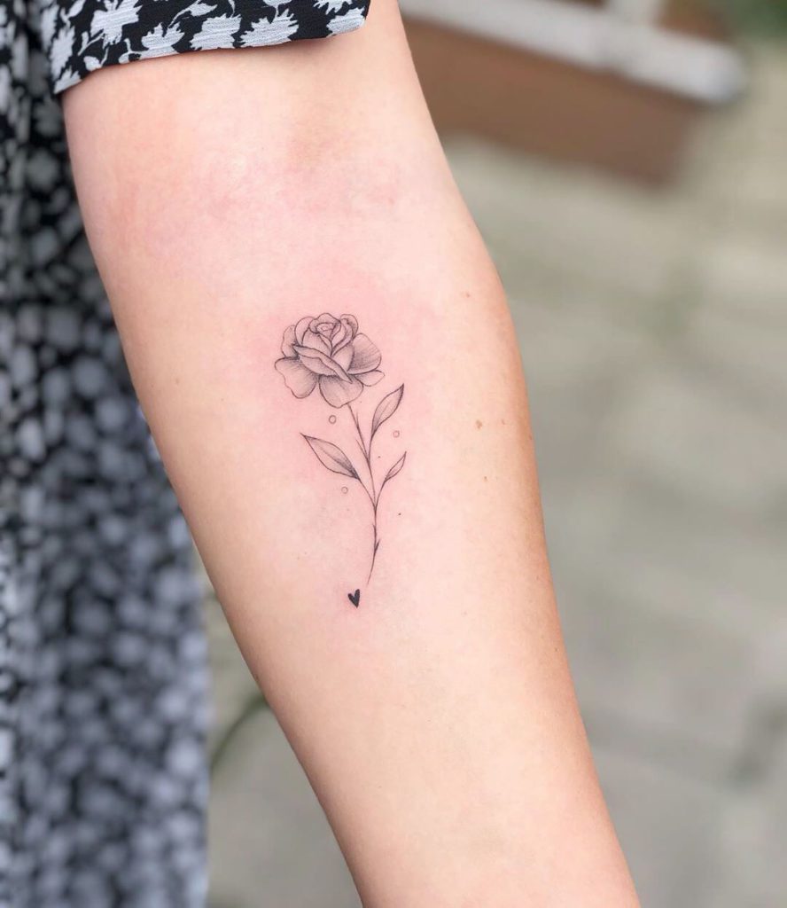 tatuagens de flores no braço