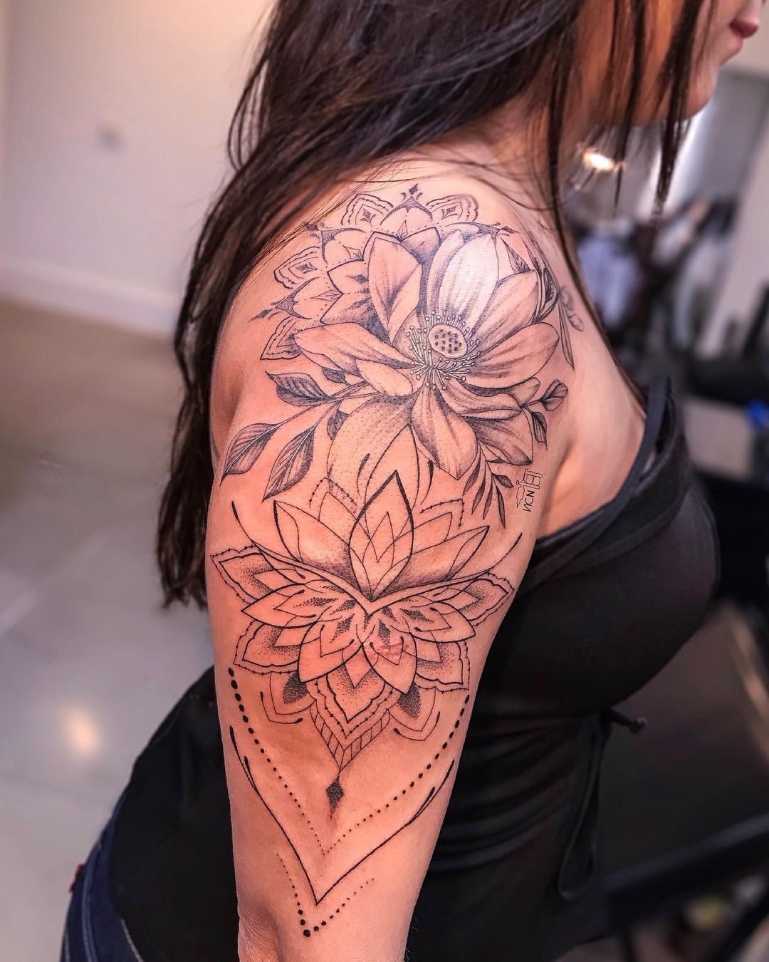 tatuagens de flores no braço
