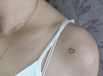 tatuagem feminina delicada vs tatuagem grande qual escolher